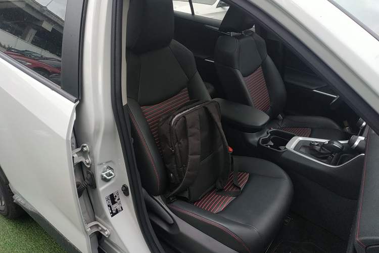 Used Toyota RAV4 Rongfang Plug-in Hybrid 2021 2.5L Two-Wheel Drive Elite Pro Right Front Seat