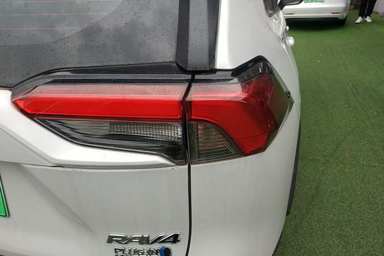 Used Toyota RAV4 Rongfang Plug-in Hybrid 2021 2.5L Two-Wheel Drive Elite Pro Right Rear Taillight