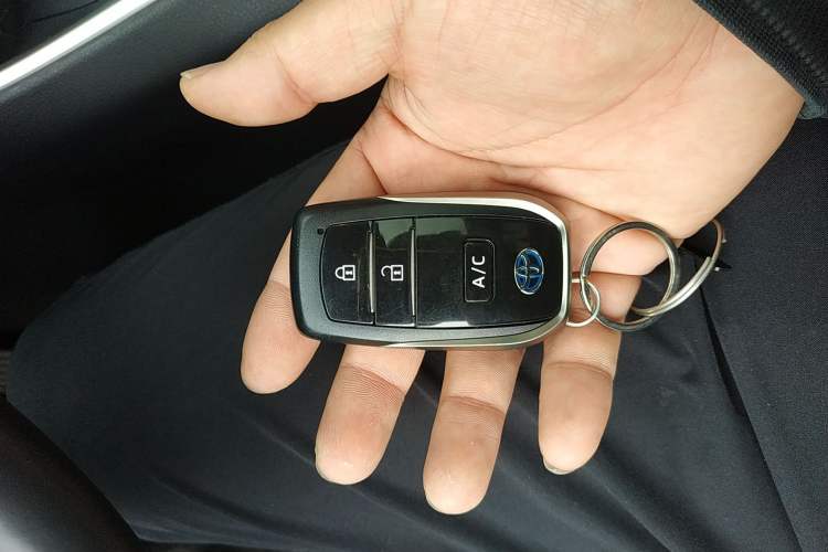 Used Toyota RAV4 Rongfang Plug-in Hybrid 2021 2.5L Two-Wheel Drive Elite Pro Vehicle Key