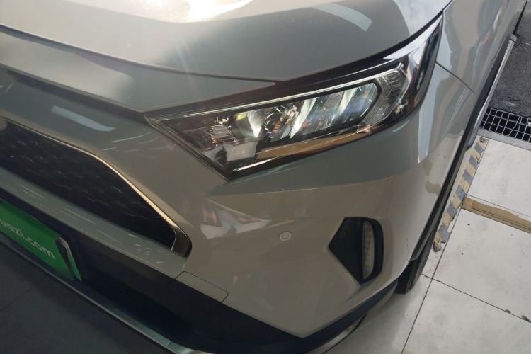Used Toyota RAV4 Rongfang Plug-in Hybrid 2021 2.5L Two-Wheel Drive Elite Pro Left Front Headlight