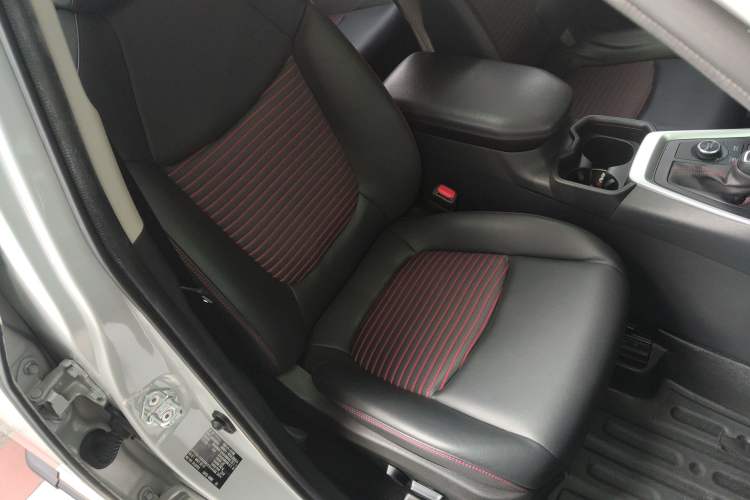 Used Toyota RAV4 Rongfang Plug-in Hybrid 2021 2.5L Two-Wheel Drive Elite Pro Right Front Seat