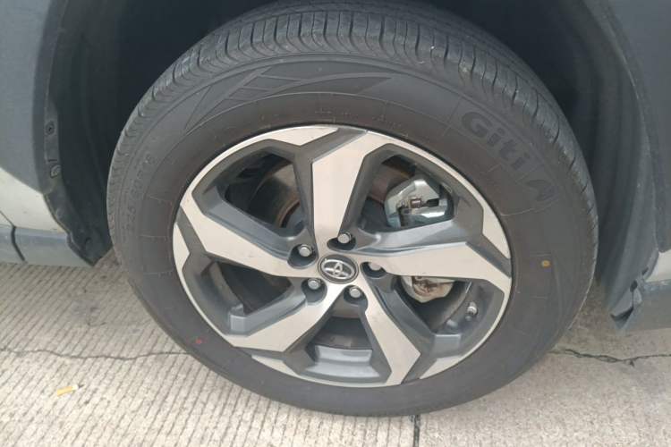 Used Toyota RAV4 Rongfang Plug-in Hybrid 2021 2.5L Two-Wheel Drive Elite Pro Right Front Wheel Hub