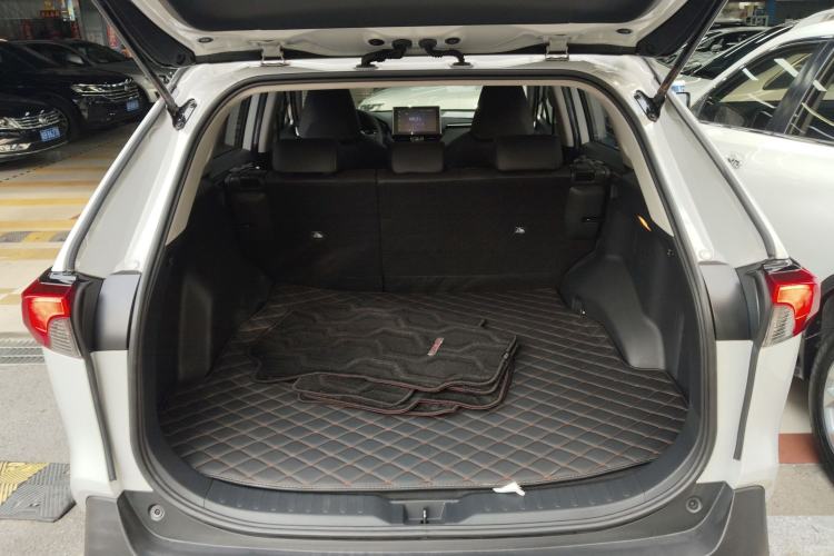 Used Toyota RAV4 Rongfang Plug-in Hybrid 2021 2.5L Two-Wheel Drive Elite Pro Trunk