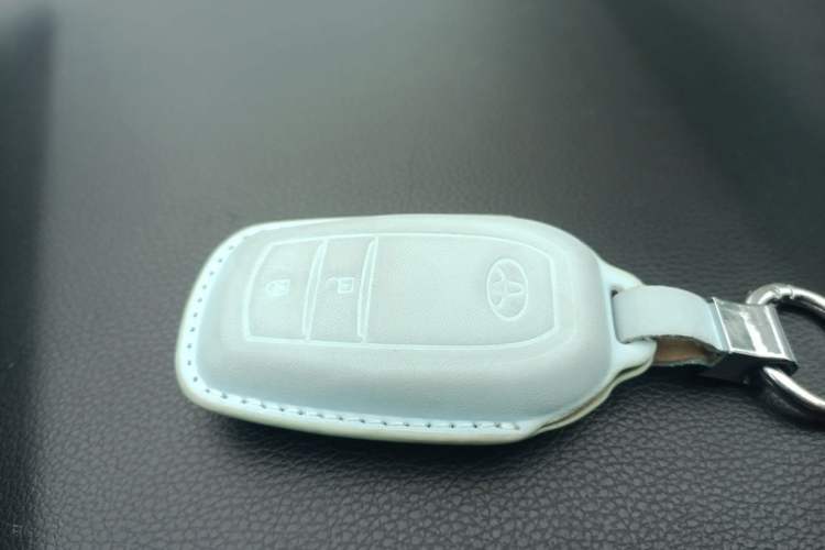 Used Toyota RAV4 Rongfang Plug-in Hybrid 2021 2.5L Two-Wheel Drive Elite Pro Vehicle Key