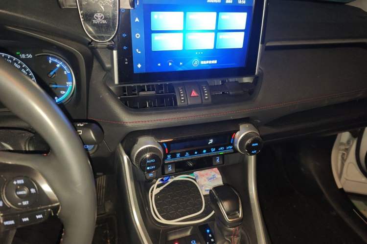 Used Toyota RAV4 Rongfang Plug-in Hybrid 2021 2.5L Two-Wheel Drive Elite Pro Audio And AC Panel