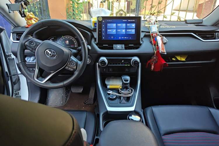 Used Toyota RAV4 Rongfang Plug-in Hybrid 2021 2.5L Two-Wheel Drive Urban Pro Center Console