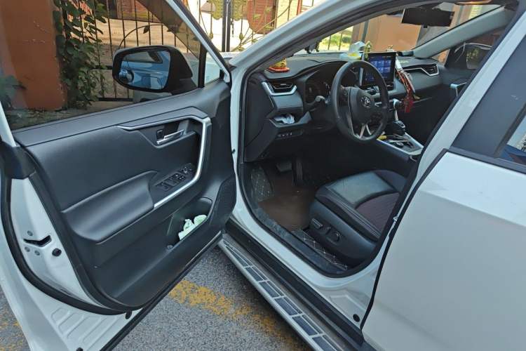 Used Toyota RAV4 Rongfang Plug-in Hybrid 2021 2.5L Two-Wheel Drive Urban Pro Driver Seat