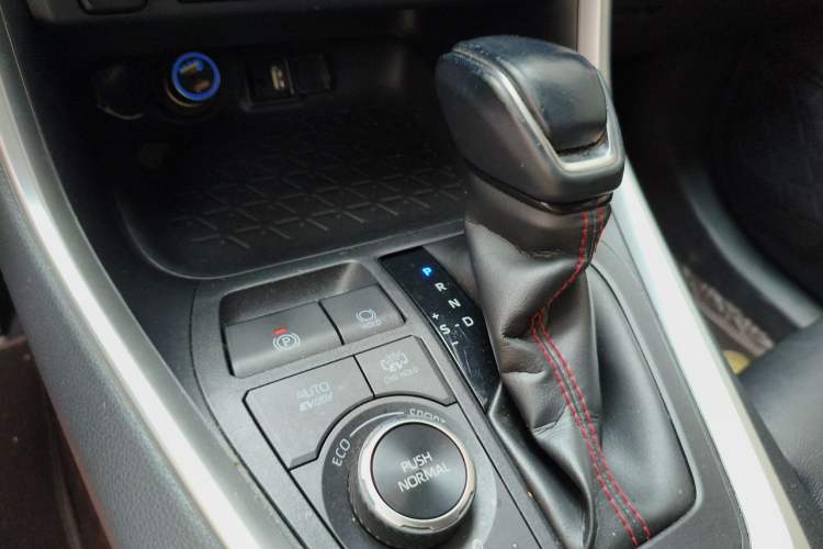 Used Toyota RAV4 Rongfang Plug-in Hybrid 2021 2.5L Two-Wheel Drive Elite Pro Gear Lever