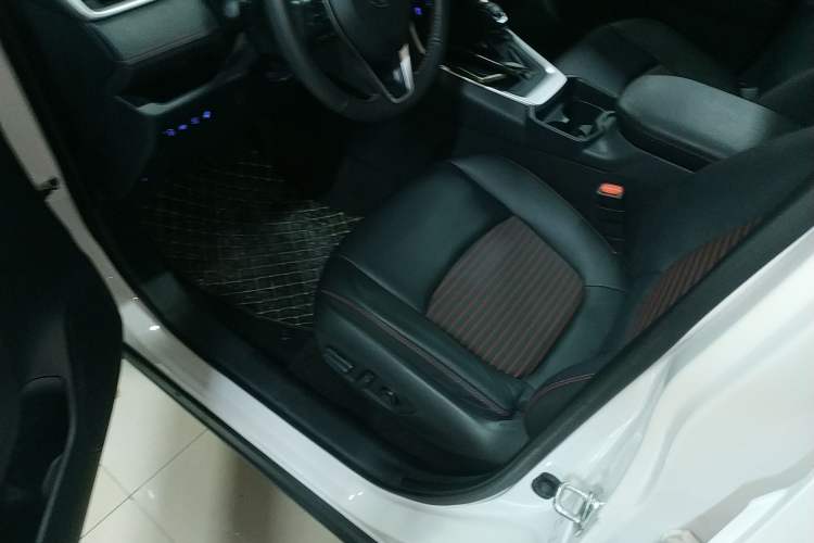 Used Toyota RAV4 Rongfang Plug-in Hybrid 2021 2.5L Two-Wheel Drive Elite Pro Interior 3
