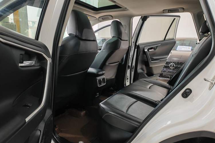 Used Toyota RAV4 Rongfang Plug-in Hybrid 2021 2.5L Two-Wheel Drive Elite Pro Interior 3