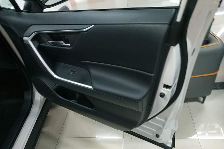 Used Toyota RAV4 Rongfang Plug-in Hybrid 2021 2.5L Two-Wheel Drive Elite Pro Interior 5