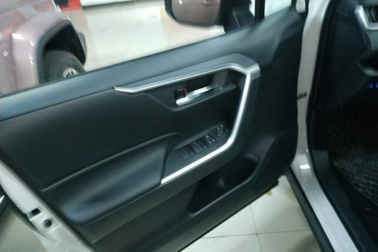 Used Toyota RAV4 Rongfang Plug-in Hybrid 2021 2.5L Two-Wheel Drive Elite Pro Interior 7