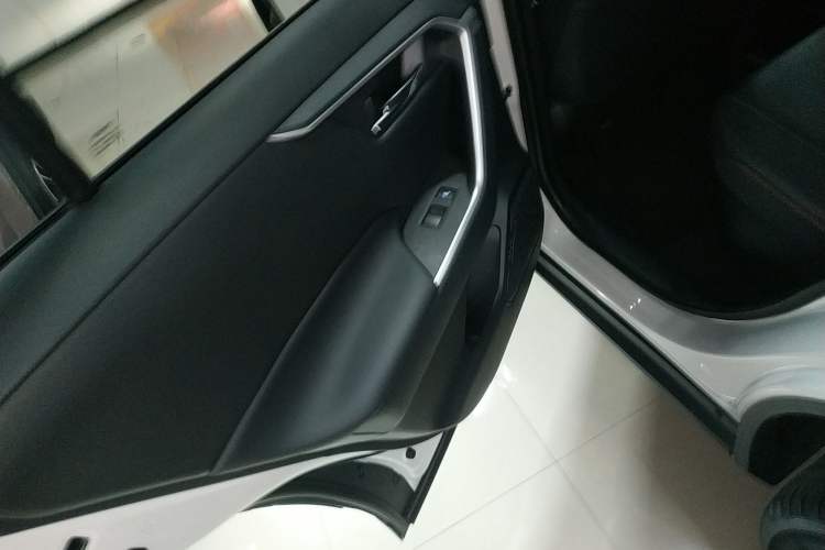 Used Toyota RAV4 Rongfang Plug-in Hybrid 2021 2.5L Two-Wheel Drive Elite Pro Interior 8