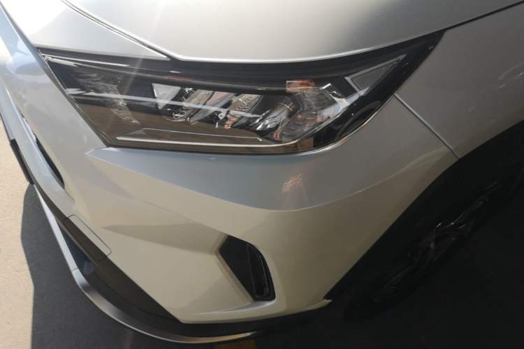 Used Toyota RAV4 Rongfang Plug-in Hybrid 2021 2.5L Two-Wheel Drive Elite Pro Left Front Headlight