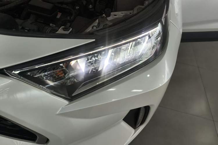 Used Toyota RAV4 Rongfang Plug-in Hybrid 2021 2.5L Two-Wheel Drive Elite Pro Left Front Headlight