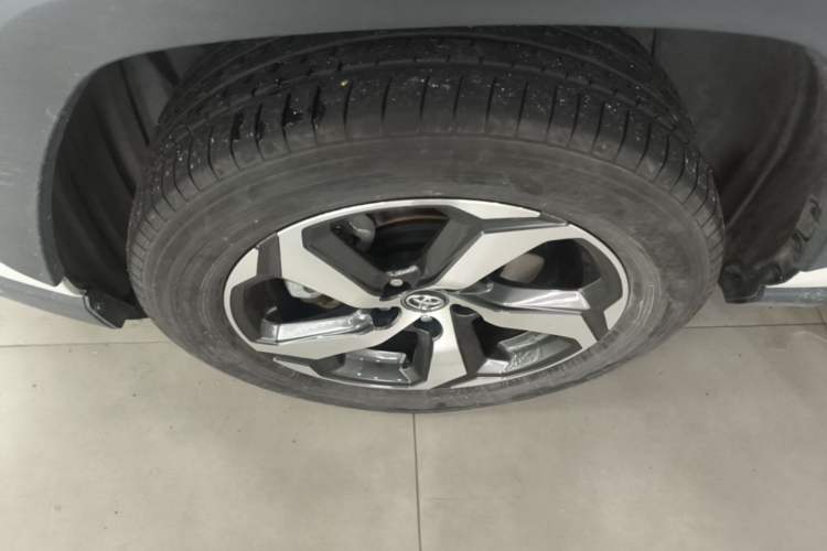 Used Toyota RAV4 Rongfang Plug-in Hybrid 2021 2.5L Two-Wheel Drive Elite Pro Left Front Wheel Hub