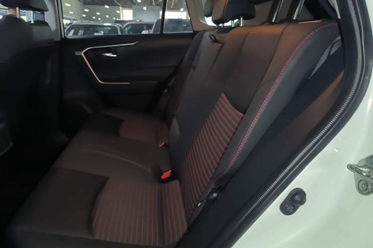 Used Toyota RAV4 Rongfang Plug-in Hybrid 2021 2.5L Two-Wheel Drive Elite Pro Left Rear Seat