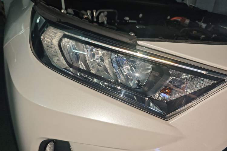 Used Toyota RAV4 Rongfang Plug-in Hybrid 2021 2.5L Two-Wheel Drive Elite Pro Right Front Headlight