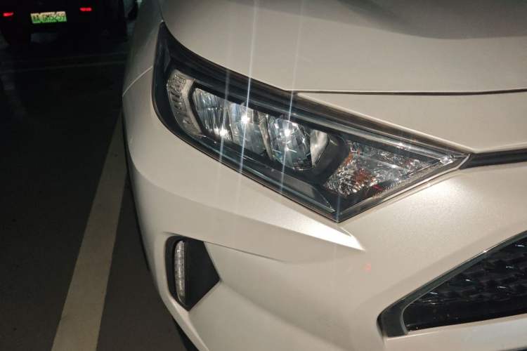 Used Toyota RAV4 Rongfang Plug-in Hybrid 2021 2.5L Two-Wheel Drive Elite Pro Right Front Headlight