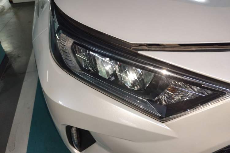 Used Toyota RAV4 Rongfang Plug-in Hybrid 2021 2.5L Two-Wheel Drive Elite Pro Right Front Headlight