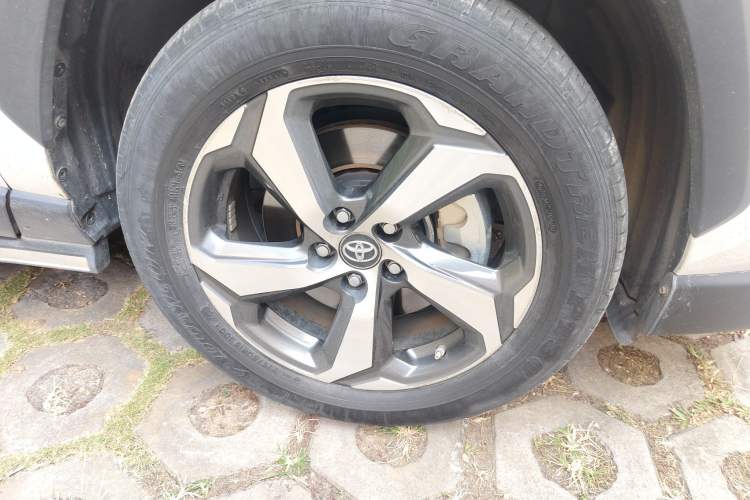 Used Toyota RAV4 Rongfang Plug-in Hybrid 2021 2.5L Two-Wheel Drive Elite Pro Right Front Wheel Hub