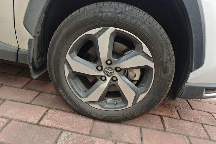 Used Toyota RAV4 Rongfang Plug-in Hybrid 2021 2.5L Two-Wheel Drive Elite Pro Right Front Wheel Hub