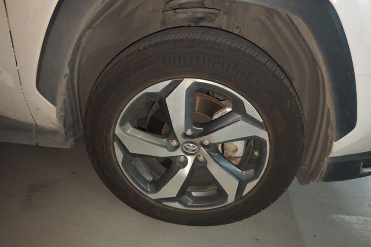 Used Toyota RAV4 Rongfang Plug-in Hybrid 2021 2.5L Two-Wheel Drive Elite Pro Right Front Wheel Hub