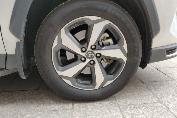 Used Toyota RAV4 Rongfang Plug-in Hybrid 2021 2.5L Two-Wheel Drive Elite Pro Right Front Wheel Hub