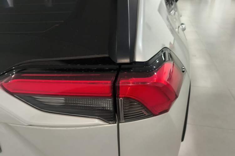 Used Toyota RAV4 Rongfang Plug-in Hybrid 2021 2.5L Two-Wheel Drive Elite Pro Right Rear Taillight