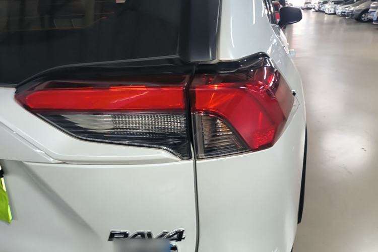 Used Toyota RAV4 Rongfang Plug-in Hybrid 2021 2.5L Two-Wheel Drive Elite Pro Right Rear Taillight