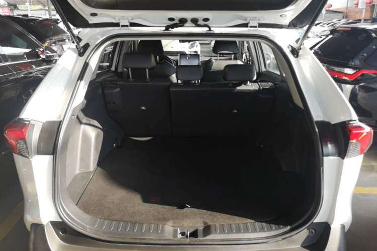 Used Toyota RAV4 Rongfang Plug-in Hybrid 2021 2.5L Two-Wheel Drive Elite Pro Trunk