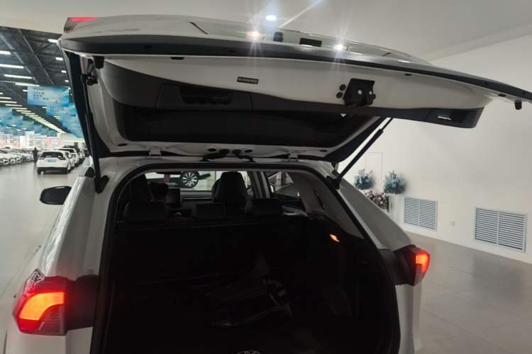 Used Toyota RAV4 Rongfang Plug-in Hybrid 2021 2.5L Two-Wheel Drive Elite Pro Trunk