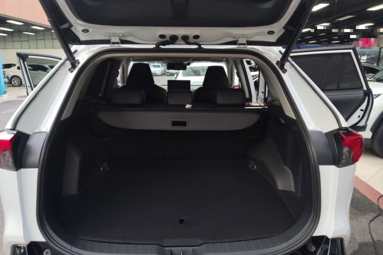 Used Toyota RAV4 Rongfang Plug-in Hybrid 2021 2.5L 4x4 Flagship Pro Trunk