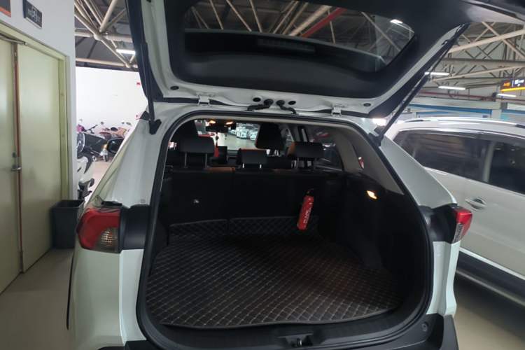 Used Toyota RAV4 Rongfang Plug-in Hybrid 2021 2.5L Two-Wheel Drive Elite Pro Trunk
