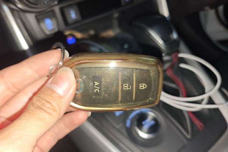 Used Toyota RAV4 Rongfang Plug-in Hybrid 2021 2.5L Two-Wheel Drive Elite Pro Vehicle Key