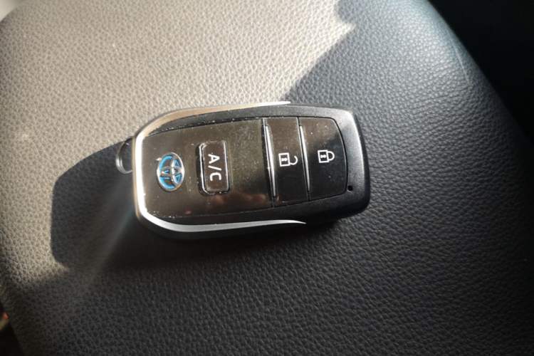 Used Toyota RAV4 Rongfang Plug-in Hybrid 2021 2.5L Two-Wheel Drive Elite Pro Vehicle Key
