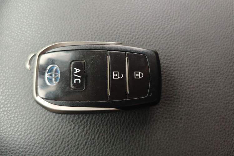 Used Toyota RAV4 Rongfang Plug-in Hybrid 2021 2.5L Two-Wheel Drive Elite Pro Vehicle Key