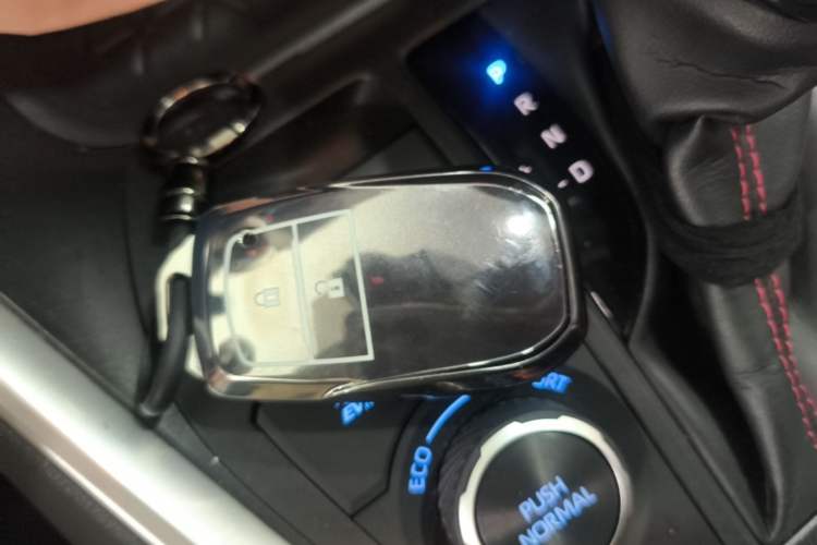 Used Toyota RAV4 Rongfang Plug-in Hybrid 2021 2.5L Two-Wheel Drive Elite Pro Vehicle Key