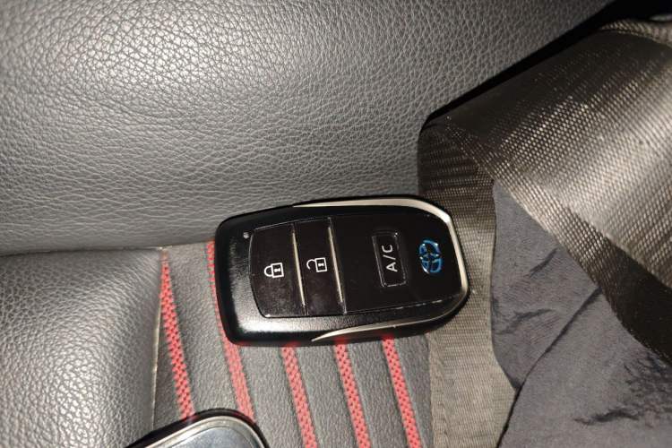 Used Toyota RAV4 Rongfang Plug-in Hybrid 2021 2.5L Two-Wheel Drive Elite Pro Vehicle Key