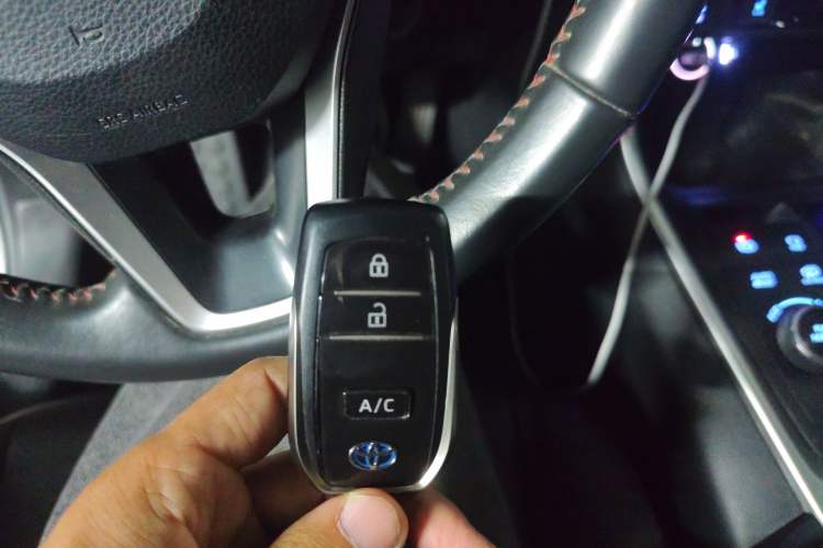 Used Toyota RAV4 Rongfang Plug-in Hybrid 2021 2.5L Two-Wheel Drive Elite Pro Vehicle Key