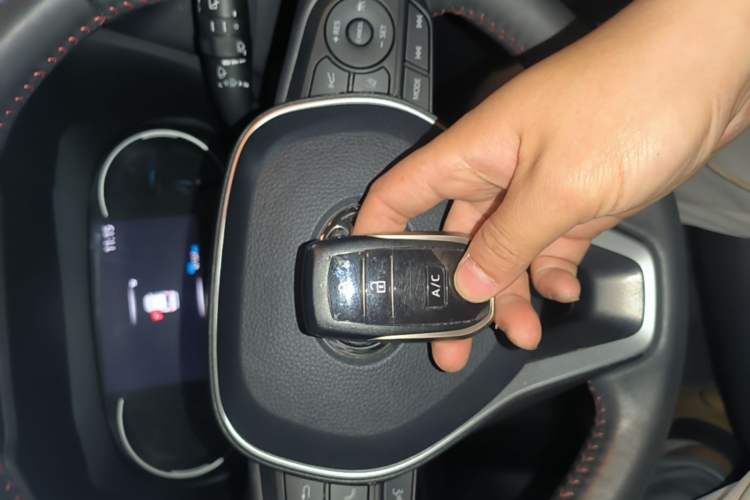 Used Toyota RAV4 Rongfang Plug-in Hybrid 2021 2.5L Two-Wheel Drive Elite Pro Vehicle Key