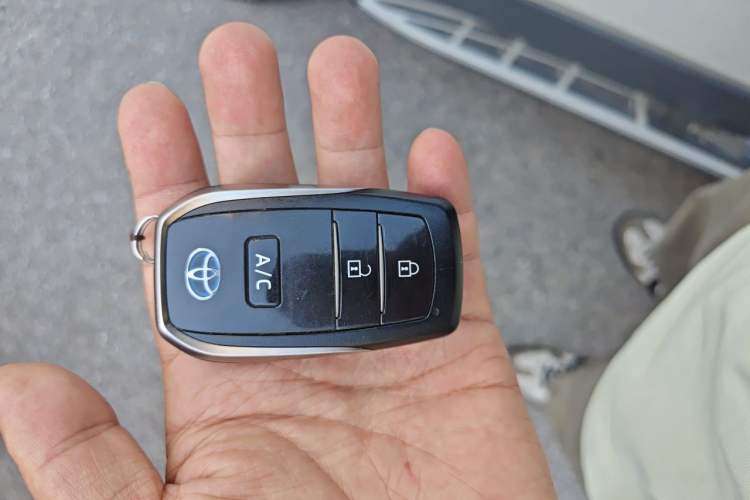 Used Toyota RAV4 Rongfang Plug-in Hybrid 2021 2.5L Two-Wheel Drive Urban Pro Vehicle Key