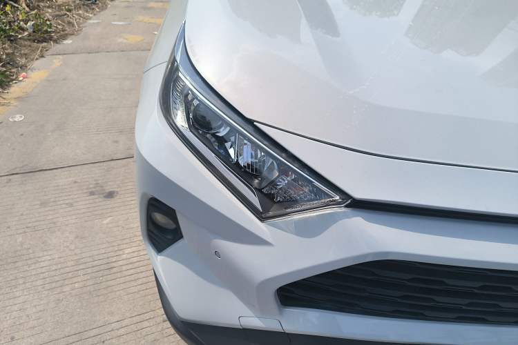 Used Toyota RAV4 Rongfang Plug-in Hybrid 2022 2.5L Two-Wheel Drive Elite Pro Right Front Headlight