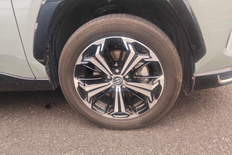 Used Toyota RAV4 Rongfang Plug-in Hybrid 2022 2.5L Four-Wheel Drive Flagship Pro Right Front Wheel Hub