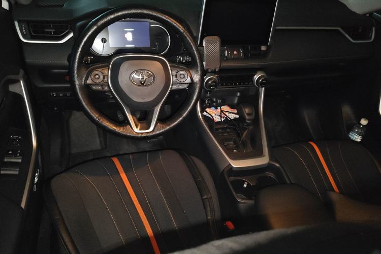 Used Toyota RAV4 Rongfang Plug-in Hybrid 2022 2.5L Two-Wheel Drive Elite Pro Center Console