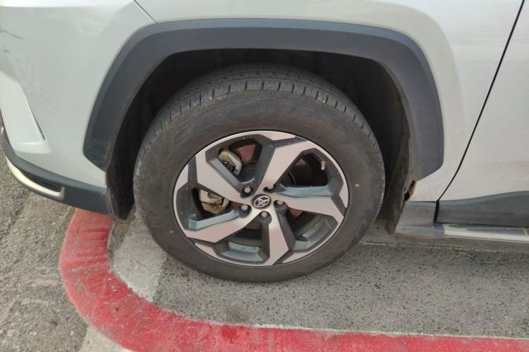 Used Toyota RAV4 Rongfang Plug-in Hybrid 2022 2.5L Two-Wheel Drive Elite Pro Left Front Wheel Hub