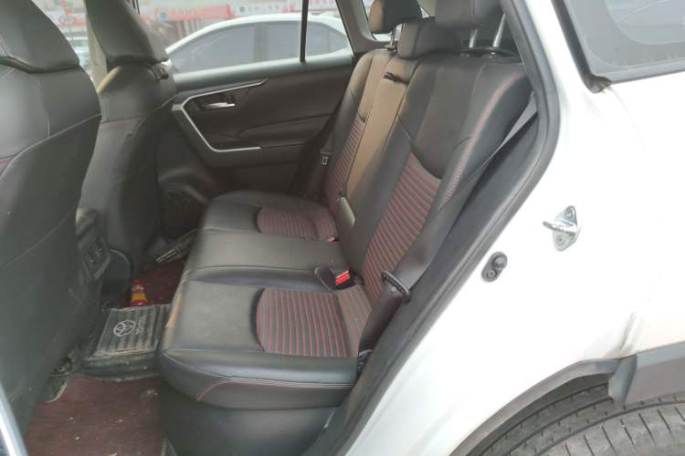 Used Toyota RAV4 Rongfang Plug-in Hybrid 2022 2.5L Two-Wheel Drive Elite Pro Left Rear Seat