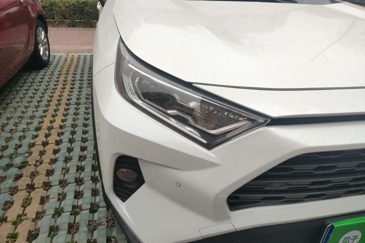 Used Toyota RAV4 Rongfang Plug-in Hybrid 2022 2.5L Four-Wheel Drive Flagship Pro Right Front Headlight