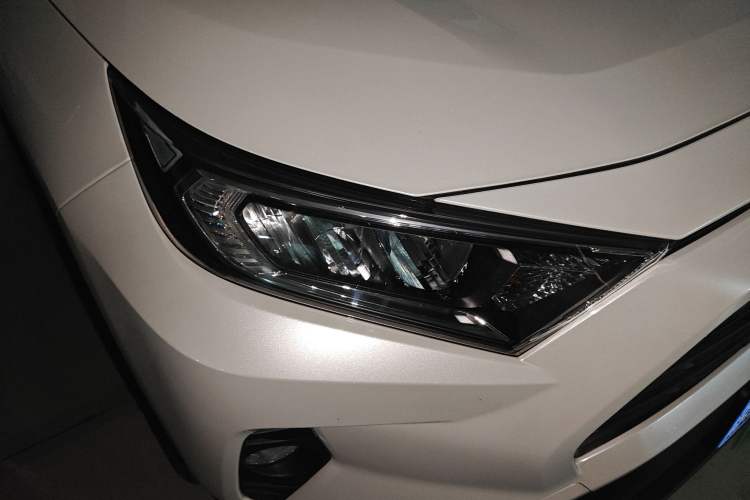 Used Toyota RAV4 Rongfang Plug-in Hybrid 2022 2.5L Two-Wheel Drive Elite Pro Right Front Headlight