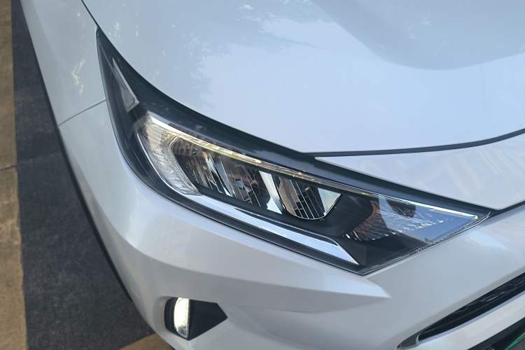 Used Toyota RAV4 Rongfang Plug-in Hybrid 2022 2.5L Two-Wheel Drive Elite Pro Right Front Headlight